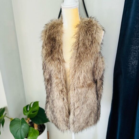 Escalier Vest Women’s Faux Fur Vest Jacket Size Small, Khaki/Brown New With Tags - Picture 1 of 17
